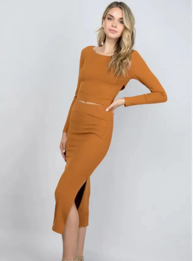 Illa Illa Side Slit Midi Skirt – Chic, Versatile & Effortlessly Stylish