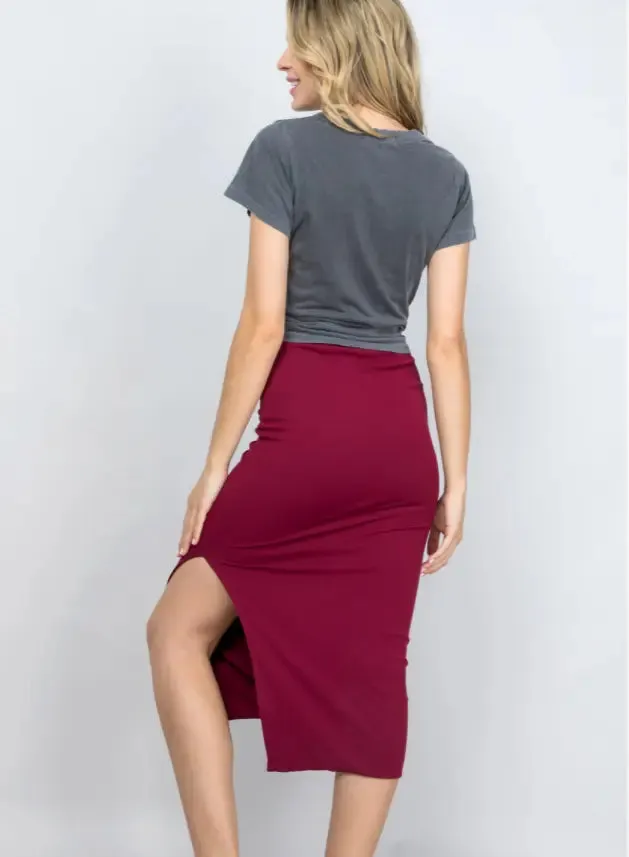 Illa Illa Side Slit Midi Skirt – Chic, Versatile & Effortlessly Stylish