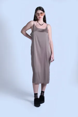 SPAGHETTI SLIP DRESS || BROWN