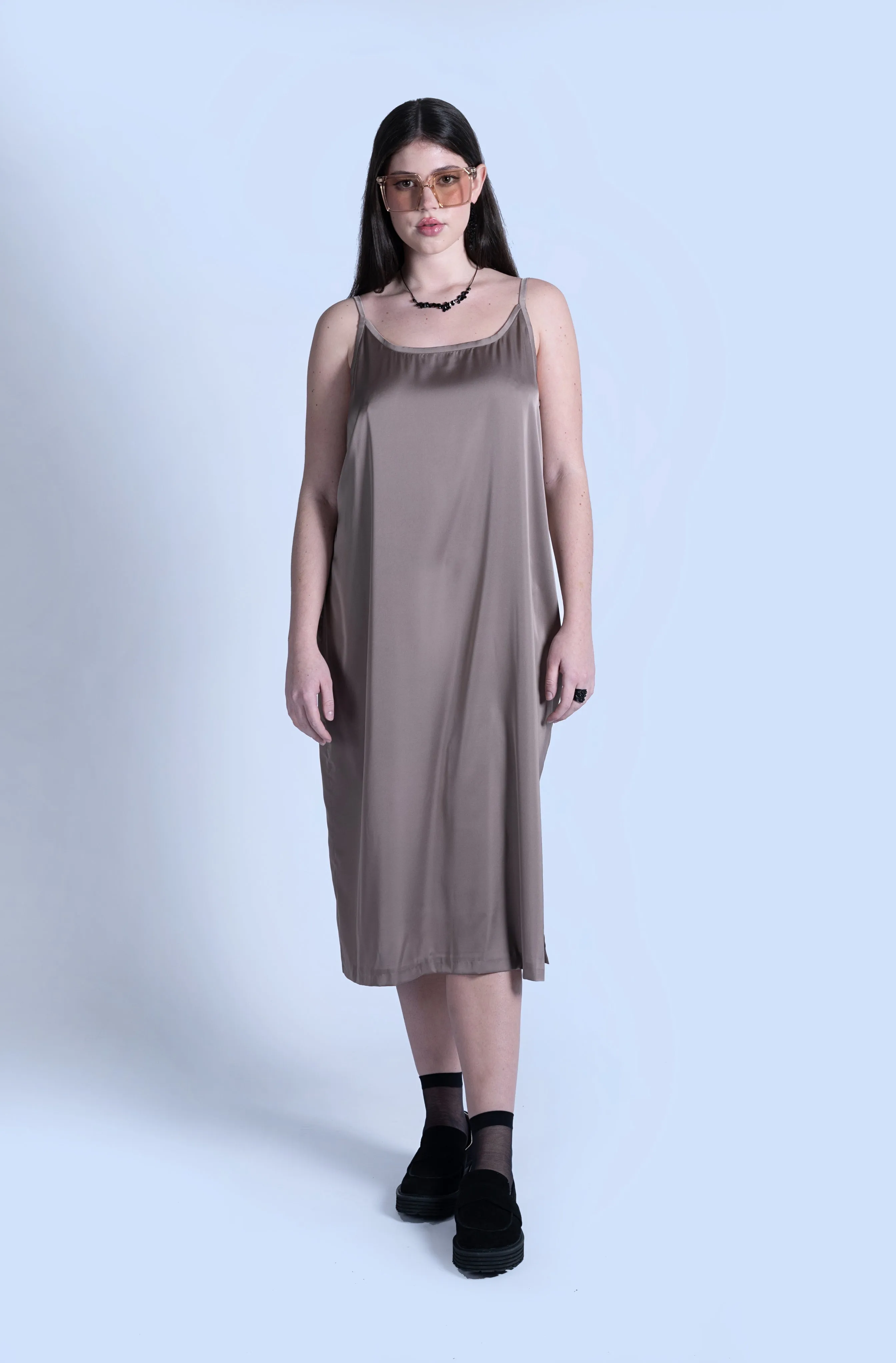 SPAGHETTI SLIP DRESS || BROWN