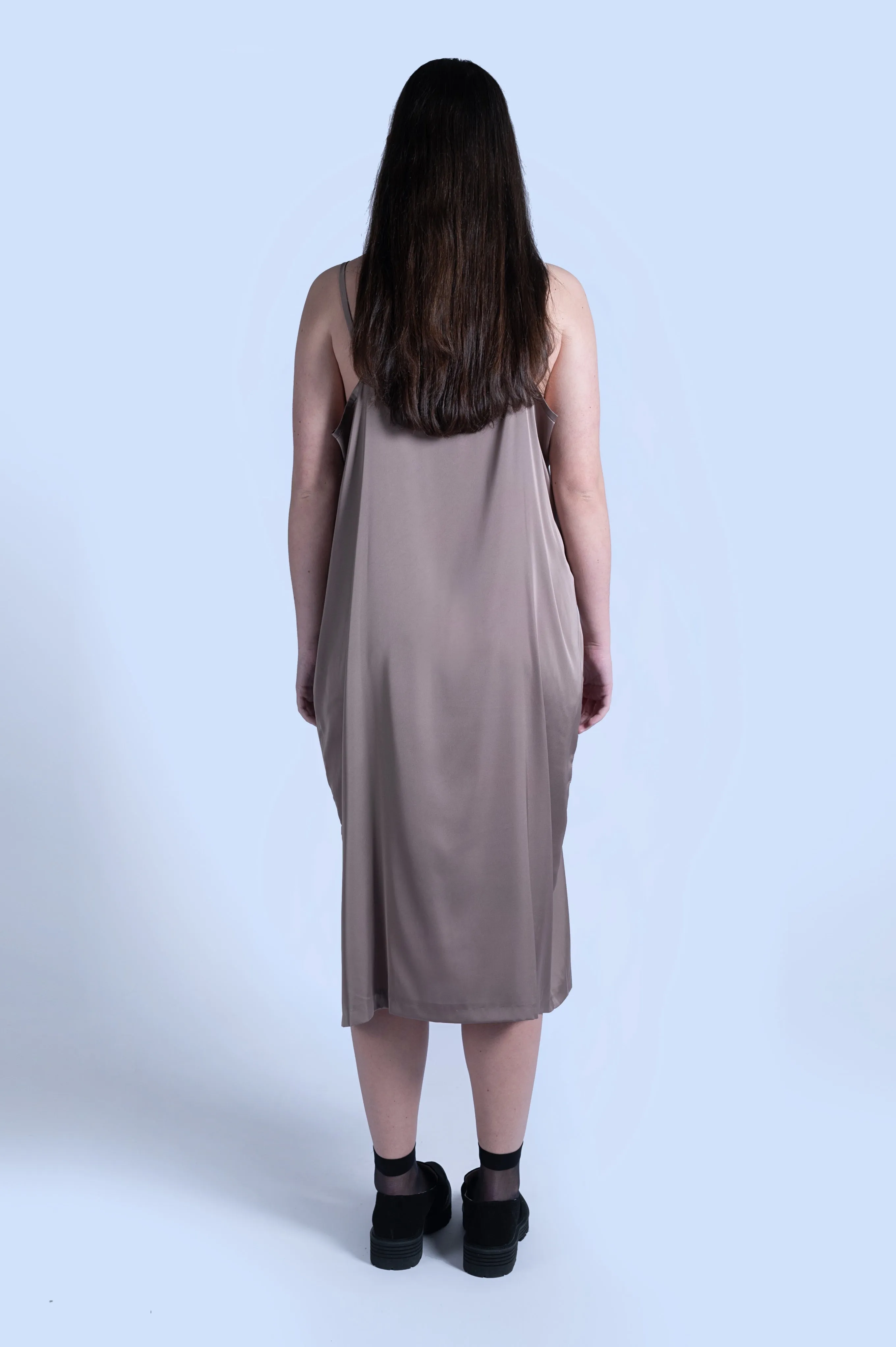 SPAGHETTI SLIP DRESS || BROWN
