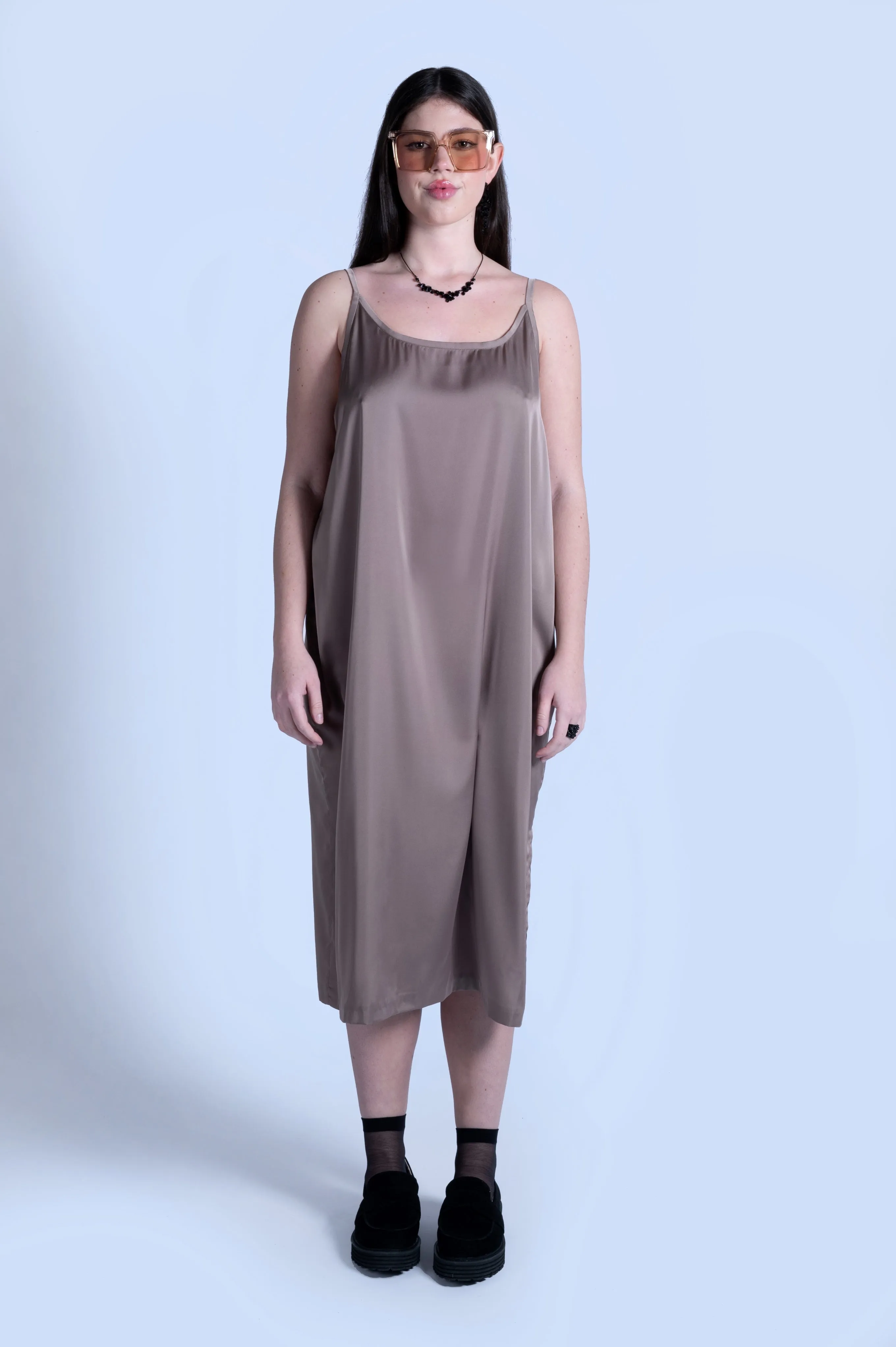 SPAGHETTI SLIP DRESS || BROWN